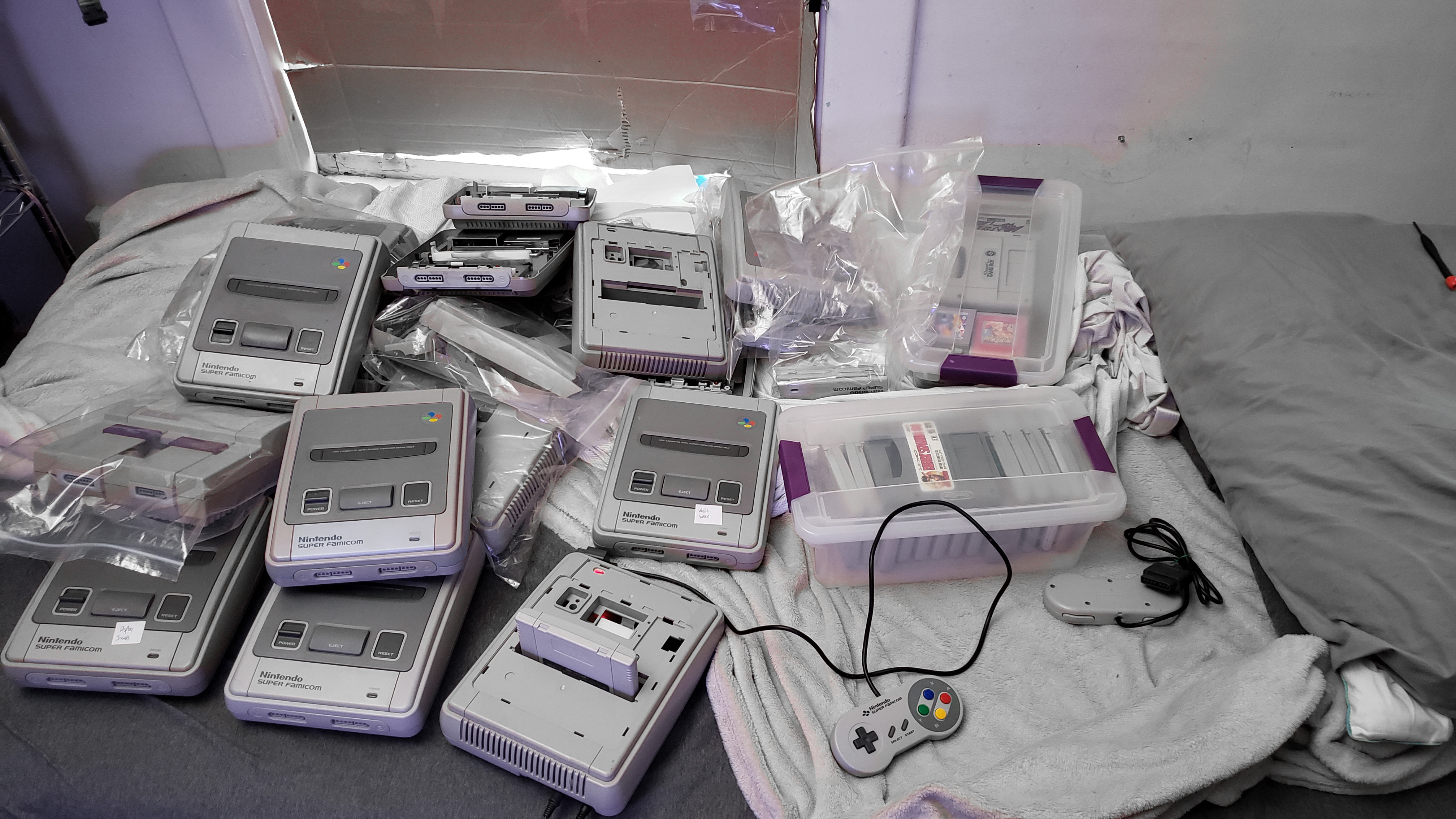 Snes Reshell Grabbed this in Oct. of '22 because of the gorgeous shell. Opened it up ...